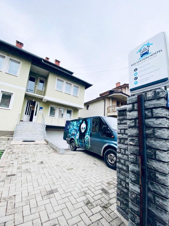 Bus Station Hostel Pristina Exteriör bild