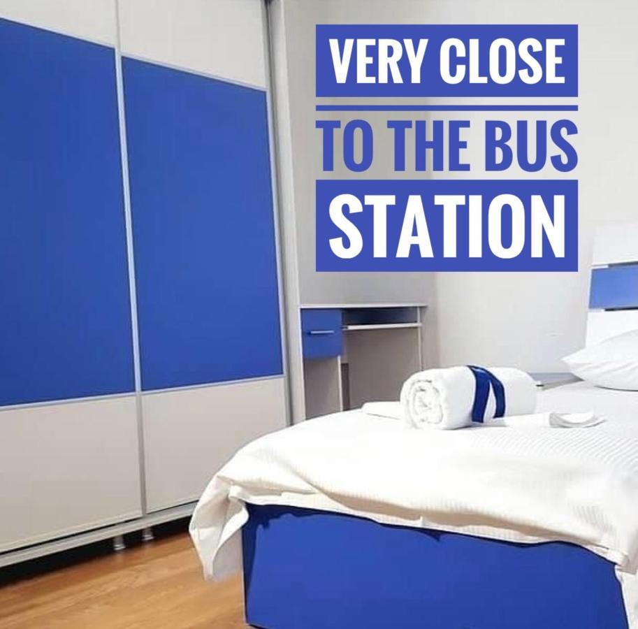 Bus Station Hostel Pristina Exteriör bild
